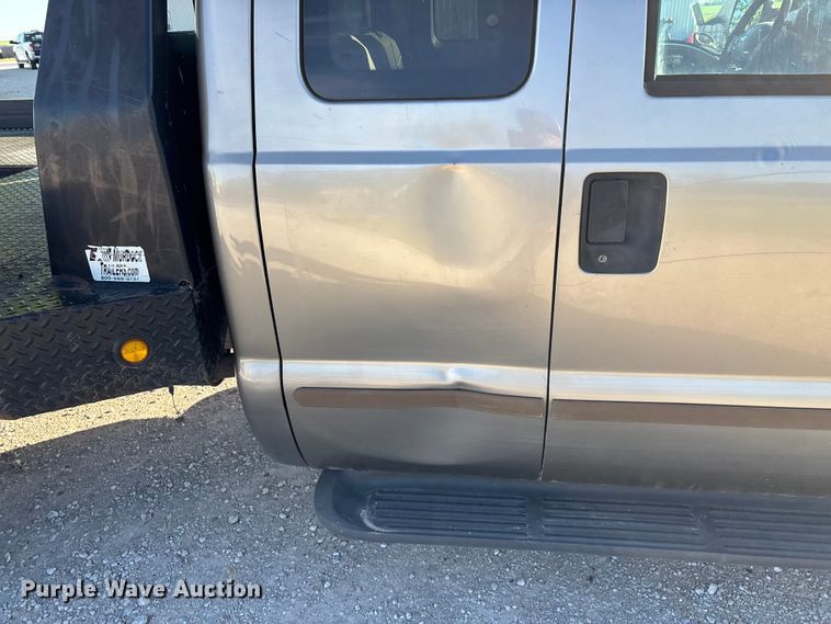 image for item FG0232 2005 Ford F350 Ext. Cab flatbed pickup truck