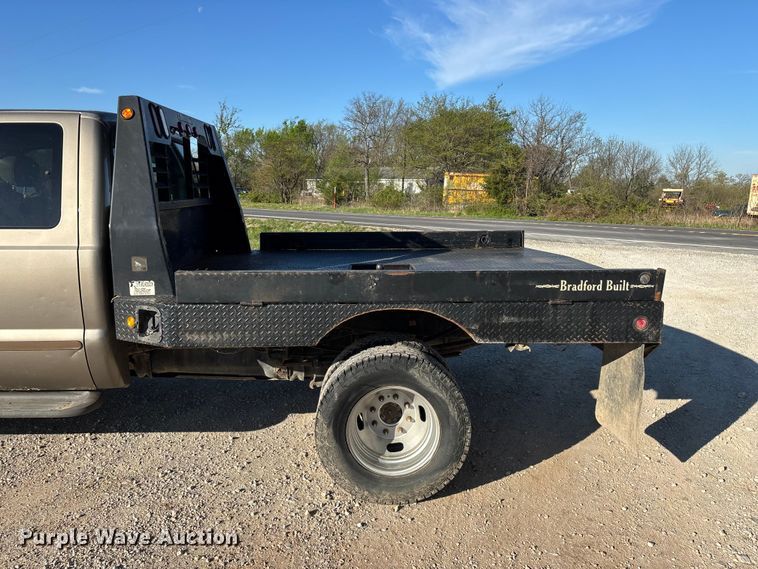 image for item FG0232 2005 Ford F350 Ext. Cab flatbed pickup truck