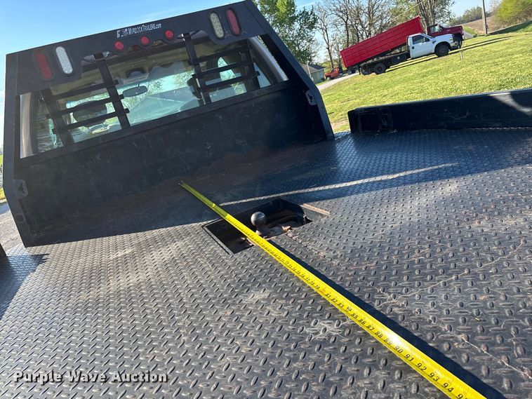 image for item FG0232 2005 Ford F350 Ext. Cab flatbed pickup truck