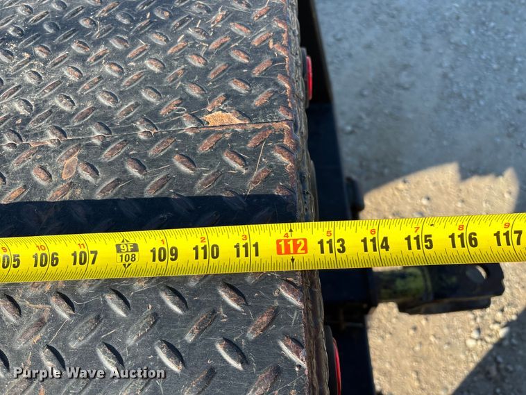 image for item FG0232 2005 Ford F350 Ext. Cab flatbed pickup truck