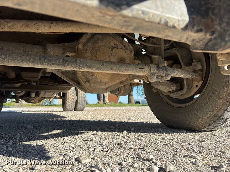 image for item FG0232 2005 Ford F350 Ext. Cab flatbed pickup truck