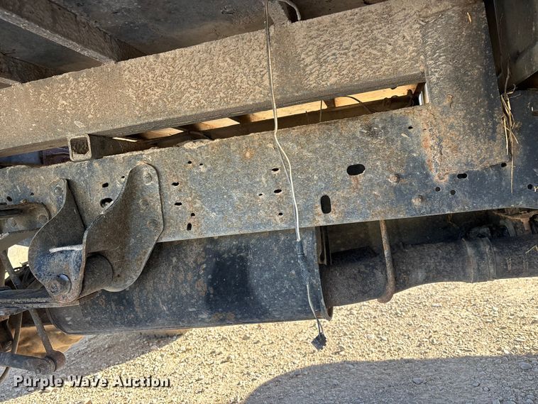 image for item FG0232 2005 Ford F350 Ext. Cab flatbed pickup truck