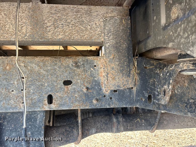 image for item FG0232 2005 Ford F350 Ext. Cab flatbed pickup truck