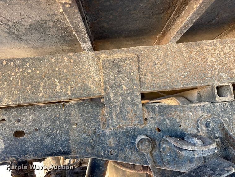 image for item FG0232 2005 Ford F350 Ext. Cab flatbed pickup truck