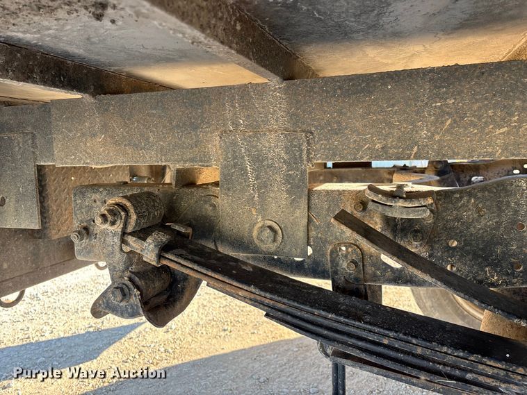 image for item FG0232 2005 Ford F350 Ext. Cab flatbed pickup truck