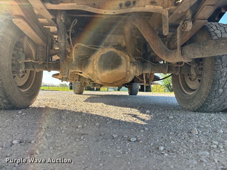 image for item FG0232 2005 Ford F350 Ext. Cab flatbed pickup truck