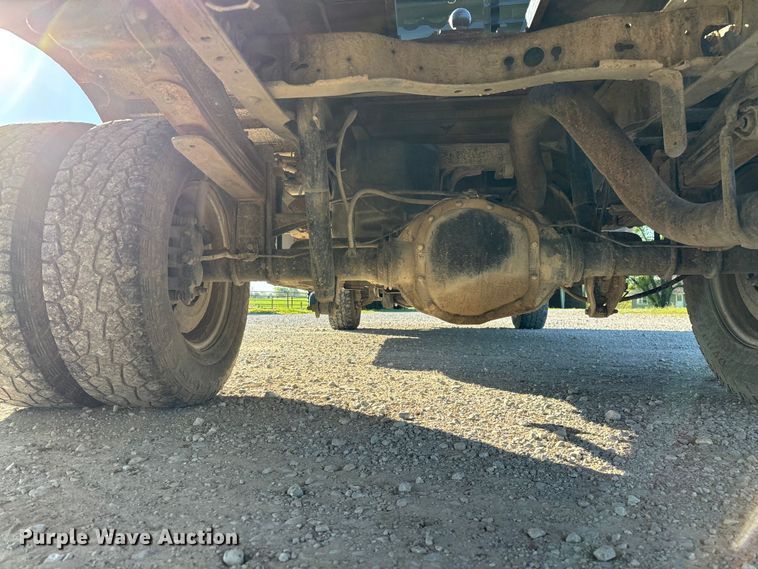 image for item FG0232 2005 Ford F350 Ext. Cab flatbed pickup truck