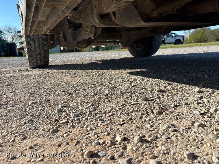 image for item FG0232 2005 Ford F350 Ext. Cab flatbed pickup truck