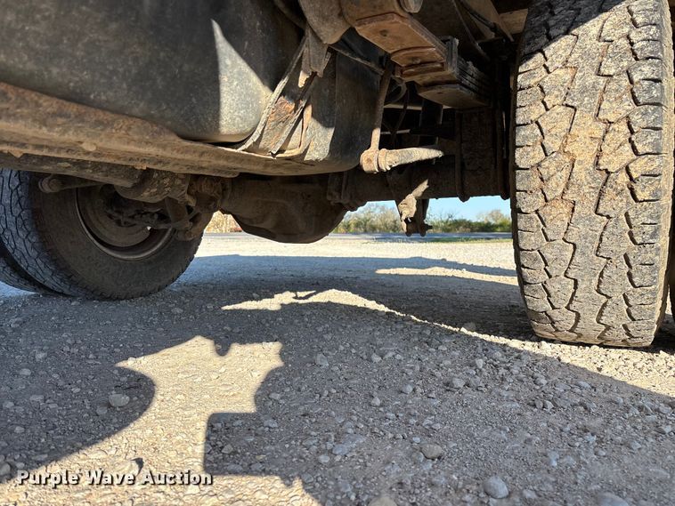 image for item FG0232 2005 Ford F350 Ext. Cab flatbed pickup truck