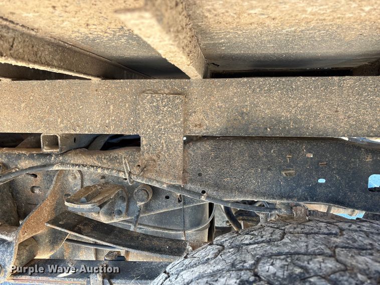 image for item FG0232 2005 Ford F350 Ext. Cab flatbed pickup truck