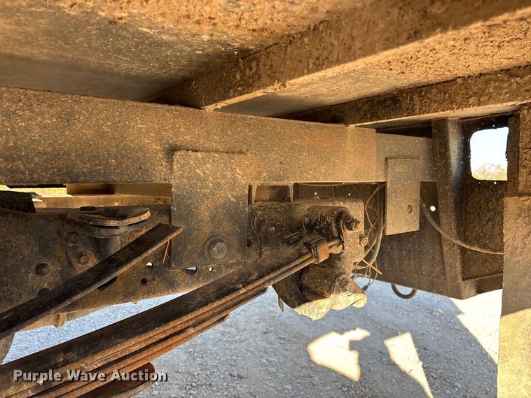 image for item FG0232 2005 Ford F350 Ext. Cab flatbed pickup truck