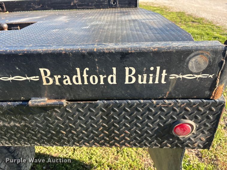 image for item FG0232 2005 Ford F350 Ext. Cab flatbed pickup truck