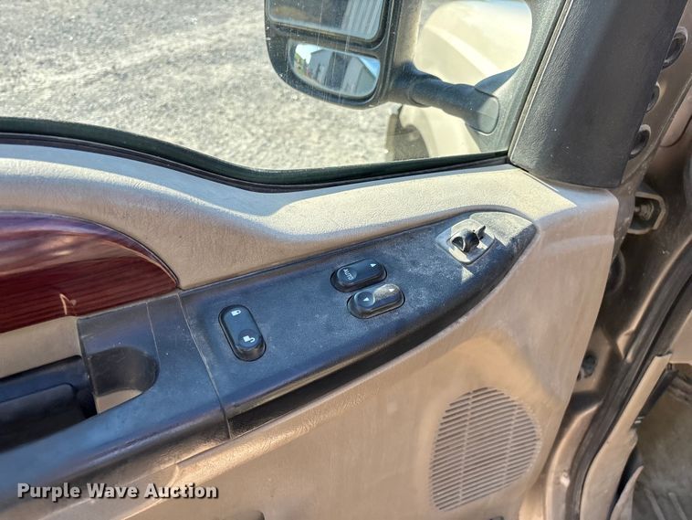 image for item FG0232 2005 Ford F350 Ext. Cab flatbed pickup truck