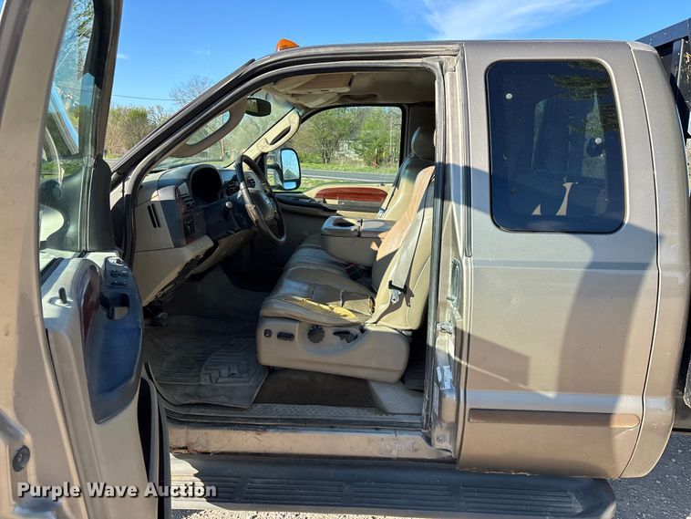 image for item FG0232 2005 Ford F350 Ext. Cab flatbed pickup truck