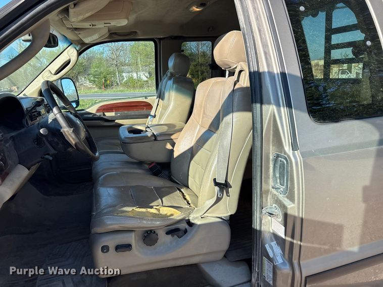 image for item FG0232 2005 Ford F350 Ext. Cab flatbed pickup truck