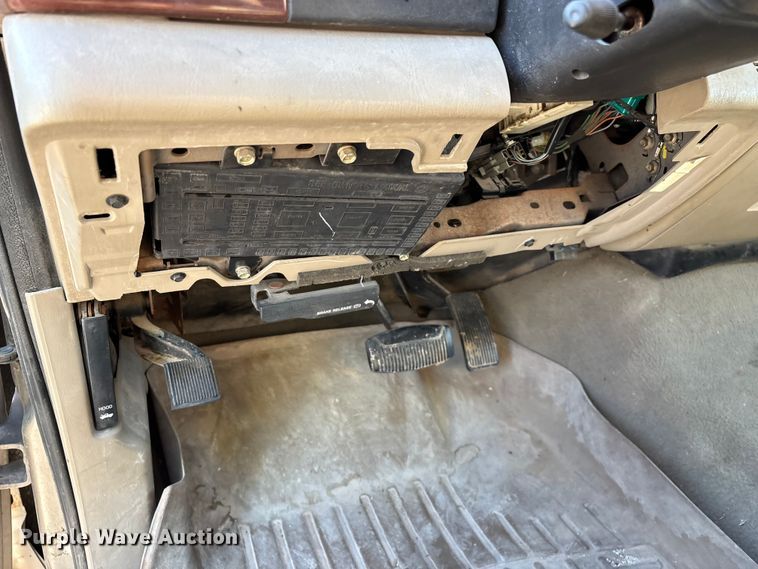 image for item FG0232 2005 Ford F350 Ext. Cab flatbed pickup truck