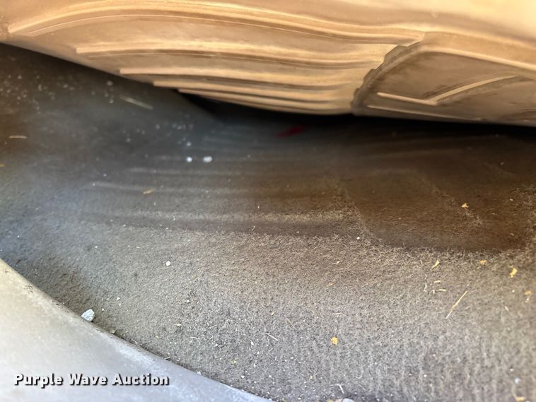 image for item FG0232 2005 Ford F350 Ext. Cab flatbed pickup truck