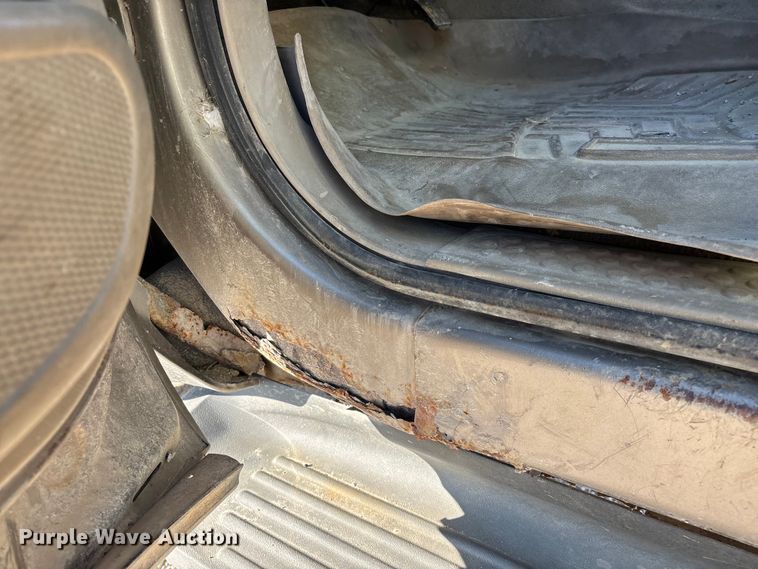 image for item FG0232 2005 Ford F350 Ext. Cab flatbed pickup truck