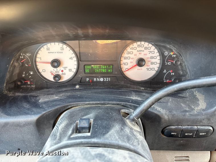 image for item FG0232 2005 Ford F350 Ext. Cab flatbed pickup truck