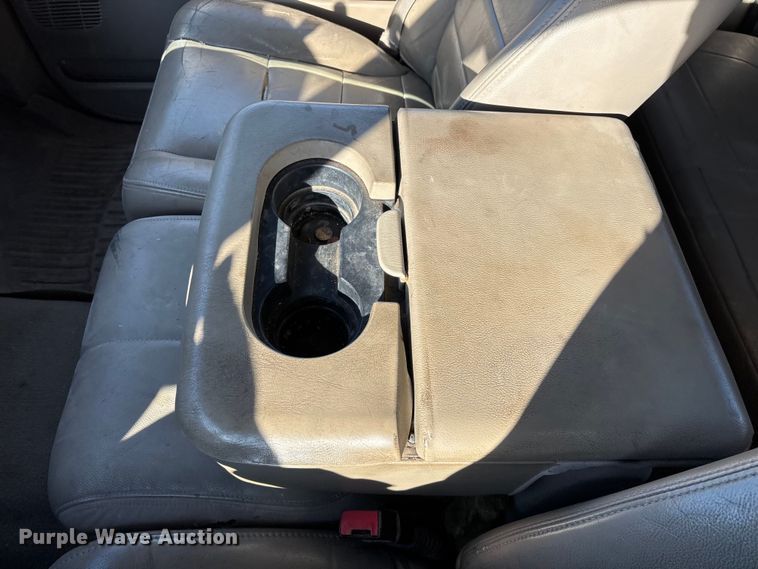 image for item FG0232 2005 Ford F350 Ext. Cab flatbed pickup truck