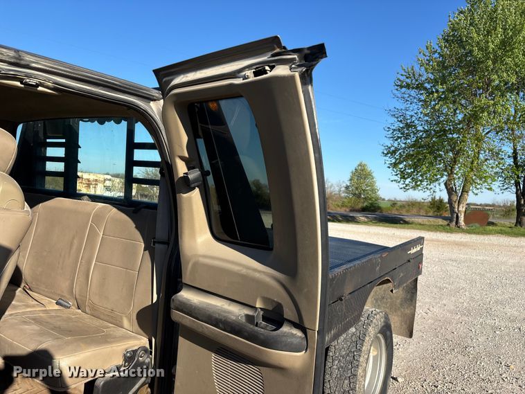 image for item FG0232 2005 Ford F350 Ext. Cab flatbed pickup truck