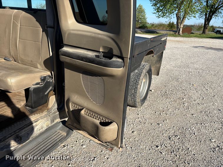 image for item FG0232 2005 Ford F350 Ext. Cab flatbed pickup truck