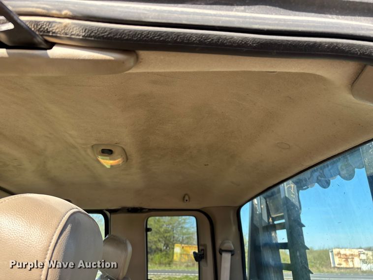 image for item FG0232 2005 Ford F350 Ext. Cab flatbed pickup truck