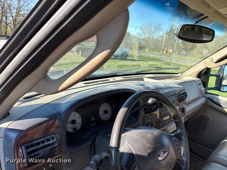 image for item FG0232 2005 Ford F350 Ext. Cab flatbed pickup truck