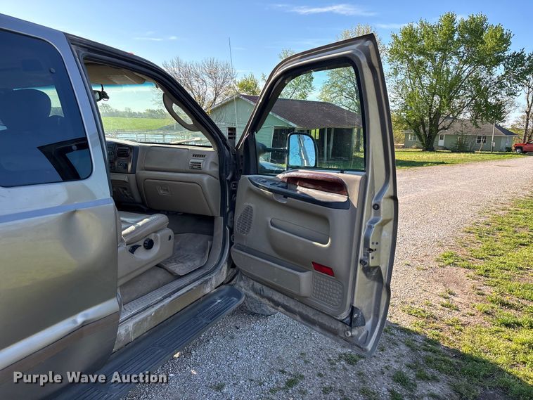 image for item FG0232 2005 Ford F350 Ext. Cab flatbed pickup truck