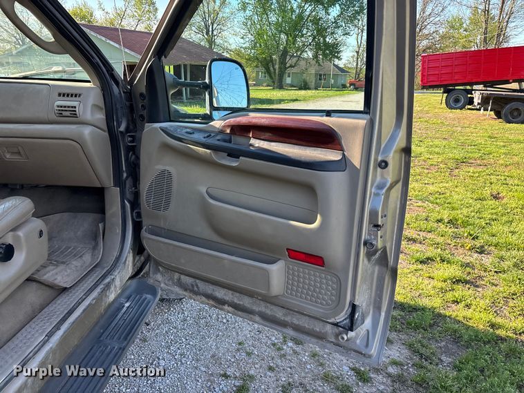 image for item FG0232 2005 Ford F350 Ext. Cab flatbed pickup truck