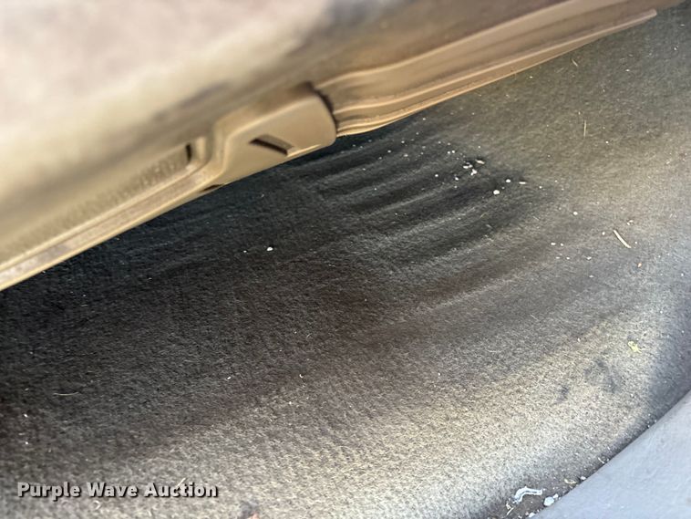 image for item FG0232 2005 Ford F350 Ext. Cab flatbed pickup truck