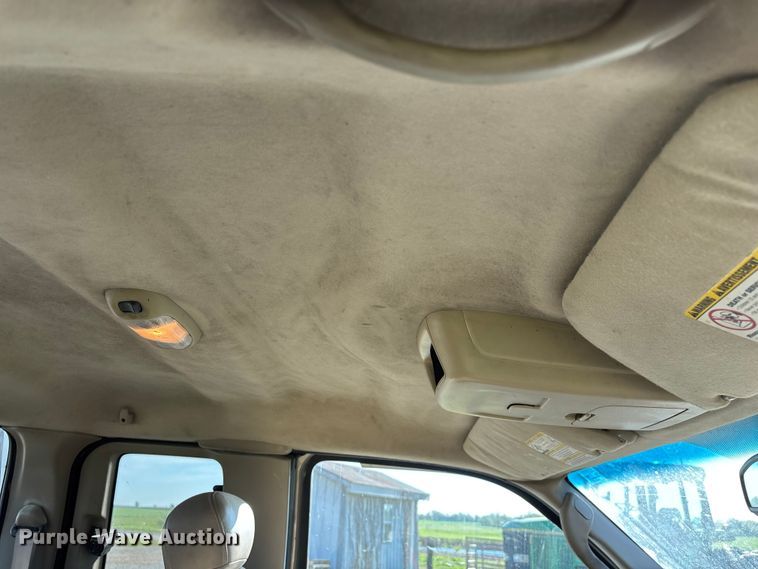 image for item FG0232 2005 Ford F350 Ext. Cab flatbed pickup truck