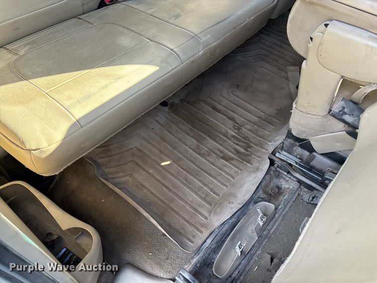 image for item FG0232 2005 Ford F350 Ext. Cab flatbed pickup truck