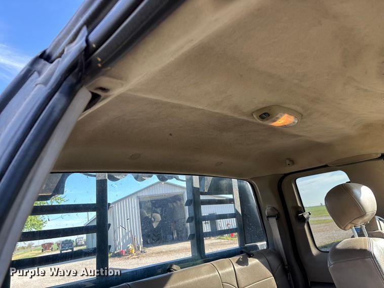 image for item FG0232 2005 Ford F350 Ext. Cab flatbed pickup truck