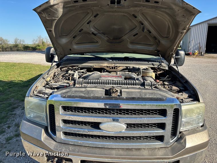 image for item FG0232 2005 Ford F350 Ext. Cab flatbed pickup truck