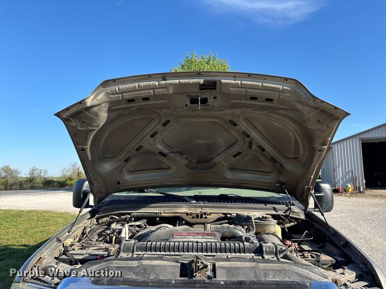 image for item FG0232 2005 Ford F350 Ext. Cab flatbed pickup truck