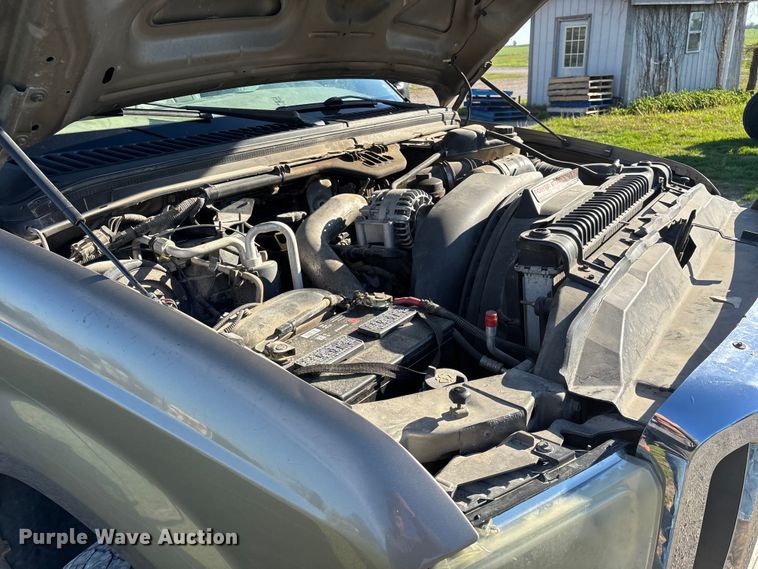 image for item FG0232 2005 Ford F350 Ext. Cab flatbed pickup truck