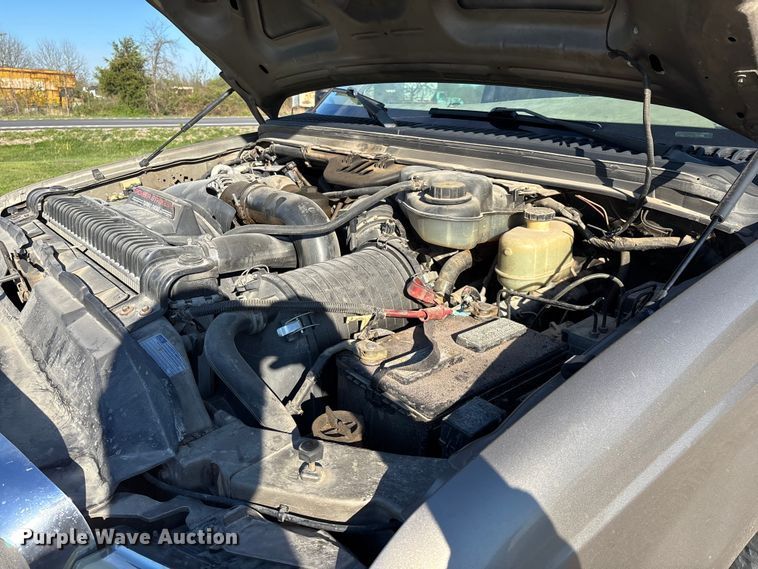 image for item FG0232 2005 Ford F350 Ext. Cab flatbed pickup truck