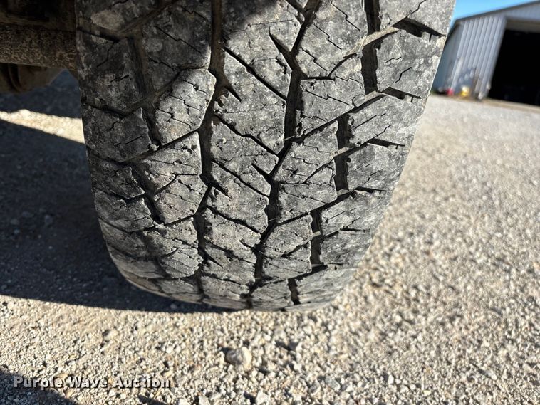 image for item FG0232 2005 Ford F350 Ext. Cab flatbed pickup truck