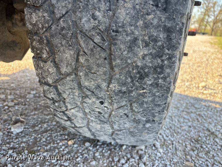 image for item FG0232 2005 Ford F350 Ext. Cab flatbed pickup truck