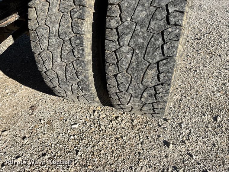 image for item FG0232 2005 Ford F350 Ext. Cab flatbed pickup truck