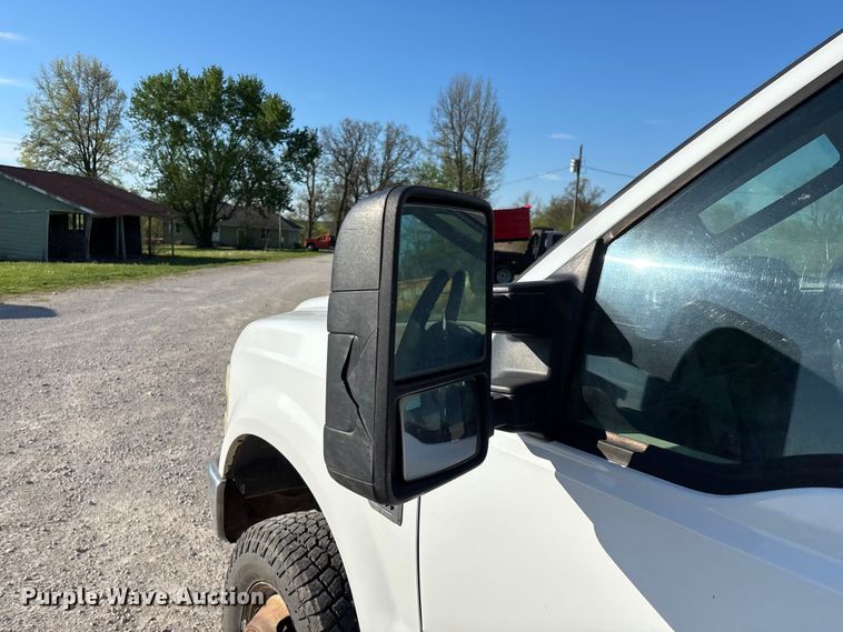 image for item FG0233 2009 Ford F350 flatbed pickup truck