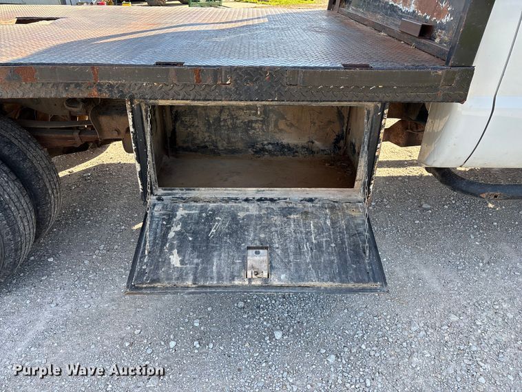 image for item FG0233 2009 Ford F350 flatbed pickup truck