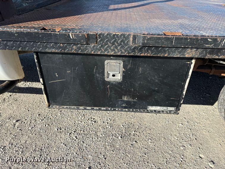 image for item FG0233 2009 Ford F350 flatbed pickup truck