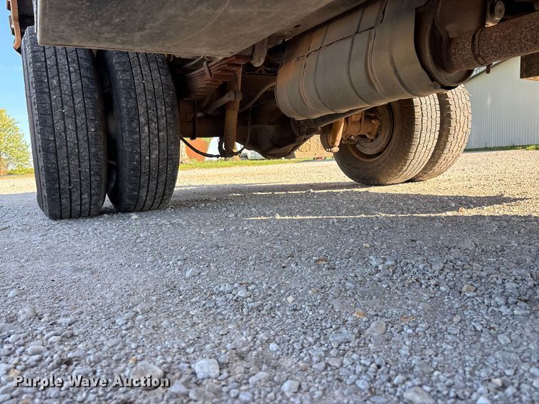 image for item FG0233 2009 Ford F350 flatbed pickup truck