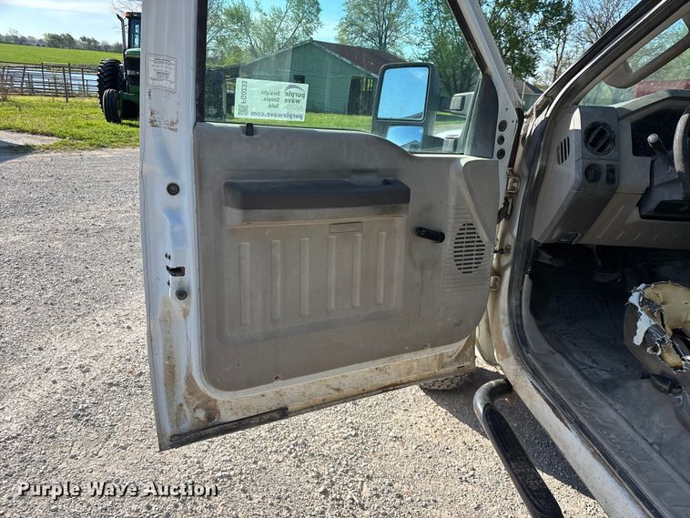 image for item FG0233 2009 Ford F350 flatbed pickup truck