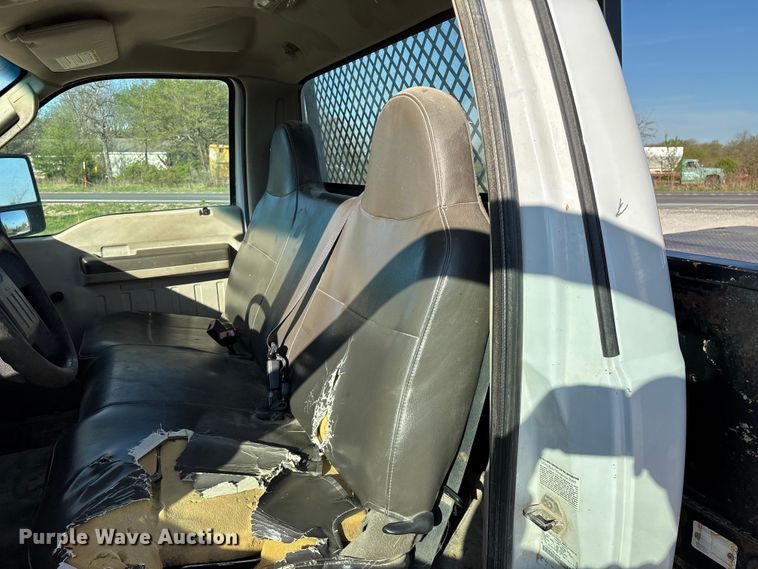image for item FG0233 2009 Ford F350 flatbed pickup truck