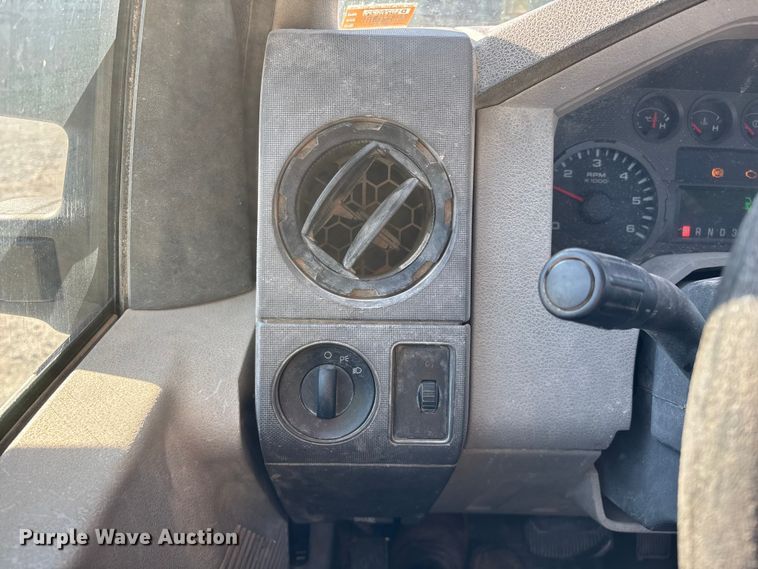 image for item FG0233 2009 Ford F350 flatbed pickup truck