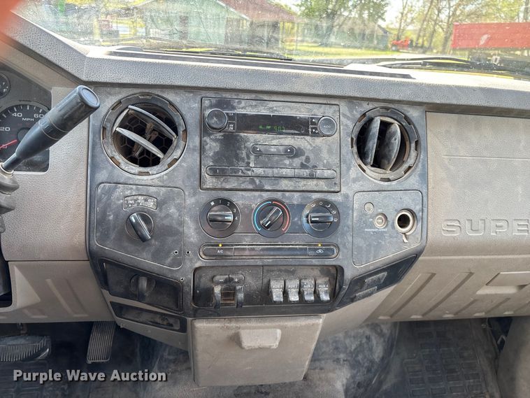 image for item FG0233 2009 Ford F350 flatbed pickup truck