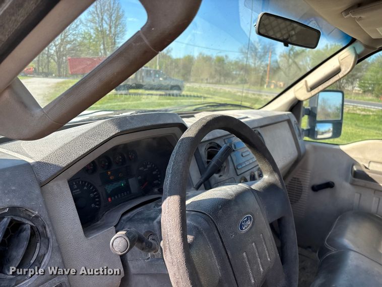 image for item FG0233 2009 Ford F350 flatbed pickup truck